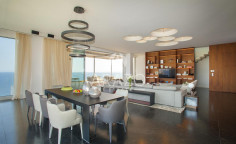 Sea view luxury penthouse in the center of Limassol 