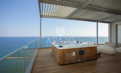 Sea view luxury penthouse in the center of Limassol 