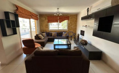Spacious 3 bedroom apartment in central Mesa Geitonia 