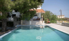Spacious Zanakia home with pool and sea view 