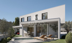 4 bedroom villa with swimming pool for sale in Dromolaxia