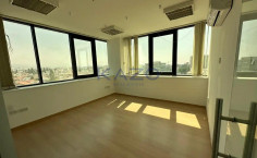 Spacious top floor office in central Omonoia location 