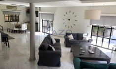 Detached house with pool four bedrooms spacious plot 