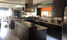 Detached house with pool four bedrooms spacious plot 