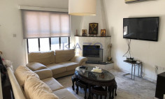 Detached house with pool four bedrooms spacious plot 