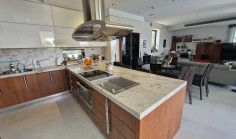8 bedroom house to rent in Engomi