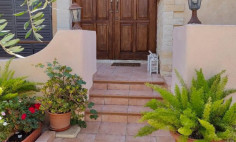 For beds house for sale in Lakatamia