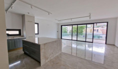 Luxury 3 bedroom apartment to rent in Lykabittos