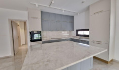 Luxury 3 bedroom apartment to rent in Lykabittos