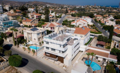 Spacious apartment for sale in Germasogeia