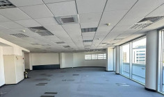 Luxury commercial to rent in Agioi Omologites