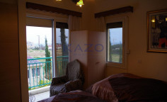 Spacious Mouttagiaka maisonette with communal pool access 