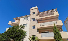 Beautiful three bedroom top floor flat for rent in Agios Ioannis area 