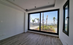 Modern fully furnished 6 bedroom villa with sea view in Parekklisia 