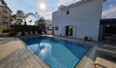 4 bedrooms house to rent in Pernera