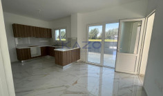 Modern 3-bed house in Asomatos with city views 