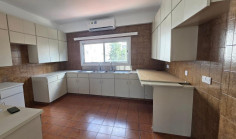 4 bedroom apartment to rent in Lykabittos