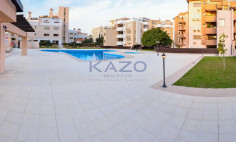 Spacious seafront 3-bed apartment in Mouttagiaka 