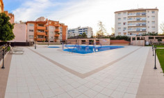 Spacious seafront 3-bed apartment in Mouttagiaka 