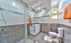 Spacious seafront 3-bed apartment in Mouttagiaka 