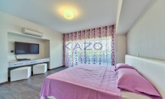 Spacious seafront 3-bed apartment in Mouttagiaka 