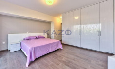 Spacious seafront 3-bed apartment in Mouttagiaka 