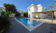 4 bedroom house to rent in Pernera