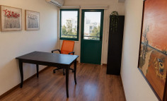 Commercial 136 m2 to rent in Lykabittos