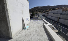 Top floor 3 + 1 bedroom apartment with a private roof garden in Fasoula 