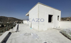 Top floor 3 + 1 bedroom apartment with a private roof garden in Fasoula 
