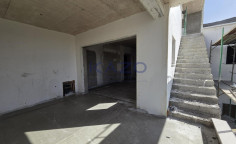 Top floor 3 + 1 bedroom apartment with a private roof garden in Fasoula 