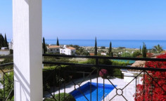 Lovely 4 bed villa with swimming pool for sale in Sea Caves