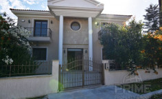 Large 4 bedroom villa for sale in Ypsonas