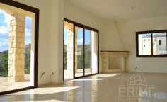 Spacious 3 bed villa for sale in Peyia