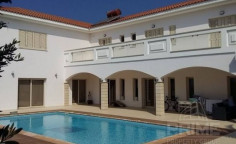 Luxury 4 beds villa with swimming pool for sale in Peyia