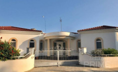 Luxury 6 bedroom villa with swimming pool for sale in Tala