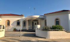 Luxury 6 bedroom villa with swimming pool for sale in Tala