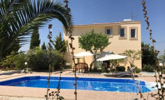 Spacious 2 bedroom villa with swimming pool for sale in Minthis Hills