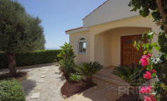 3 bed villa with swimming pool for sale in Pissouri