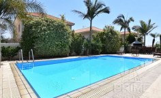 Luxury 4 bedrooms villa with swimming pool for sale in Agios Athanasios