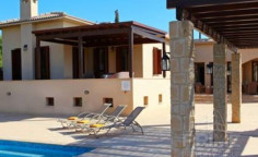 4 bedrooms furnished villa with swimming pool for sale in Aphrodite Hills