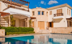 Large 2 bedroom apartment with swimming pool for sale in Aphrodite Hills