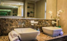 Large 2 bedroom apartment with swimming pool for sale in Aphrodite Hills