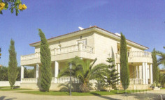 7 bedroom villa with swimming pool for sale in Monagroulli