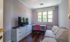 Large 6 bedroom villa with swimming pool for sale in Mesovounia