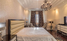 Large 6 bedroom villa with swimming pool for sale in Mesovounia