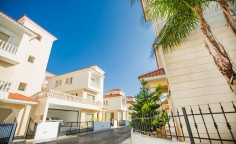 Ready new 4-bed villa with seaviews 