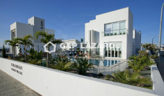 4 bedroom furnished house with swimming pool for sale in Perivolia