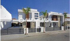 5 bedroom house with swimming pool for sale in Dhekelia
