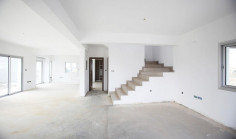 Luxury 4 bedrooms house with swimming pool for sale in Lakatamia